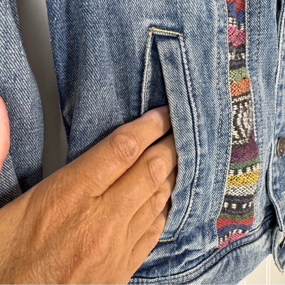 Free People Jean Jacket Women's 4 Blue Multicolor‎ Aztec Baja Print Distressed - Picture 7 of 11